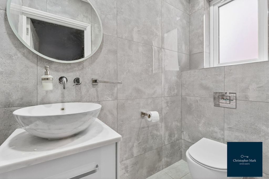 Property photo 2 of 28 Bathroom