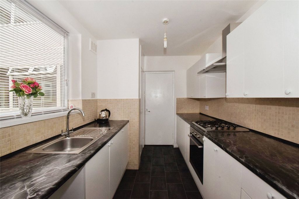 Property photo 3 of 18 Kitchen