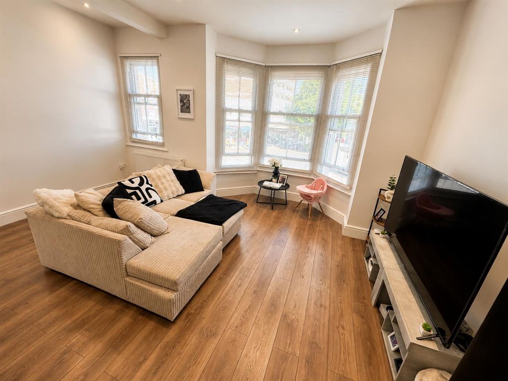 Property photo 3 of 7 Lounge.Png