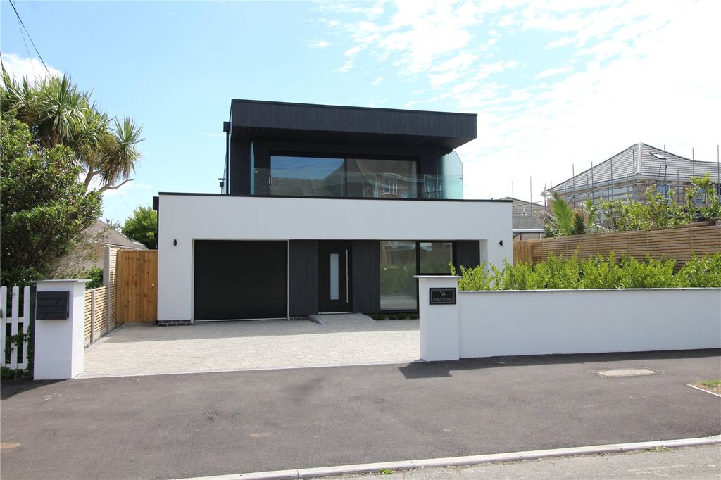 Property photo 2 of 17 Picture No. 18
