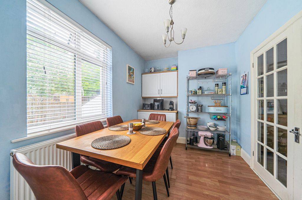 Property photo 3 of 15 1472450-30-6A4236...