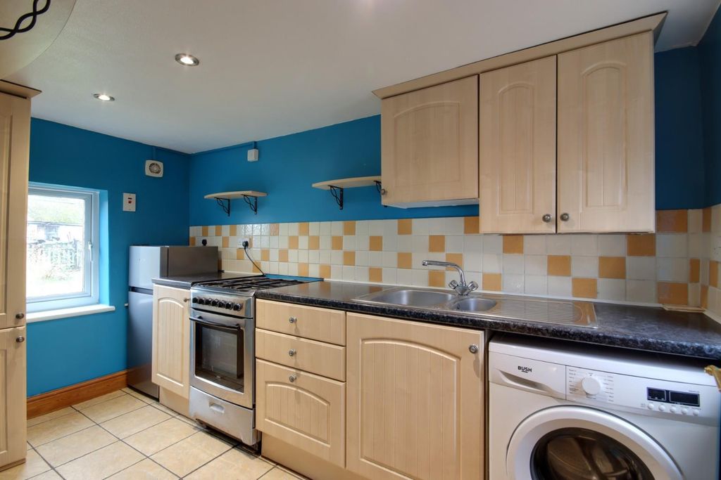 Property photo 2 of 11 Kitchen