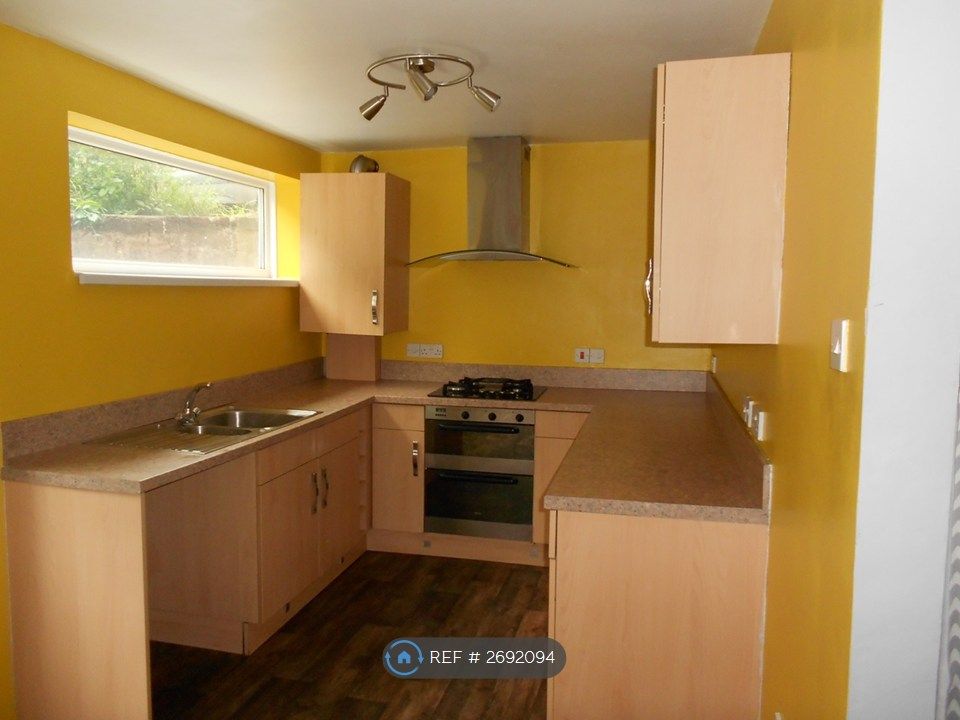 Property photo 2 of 8 Kitchen