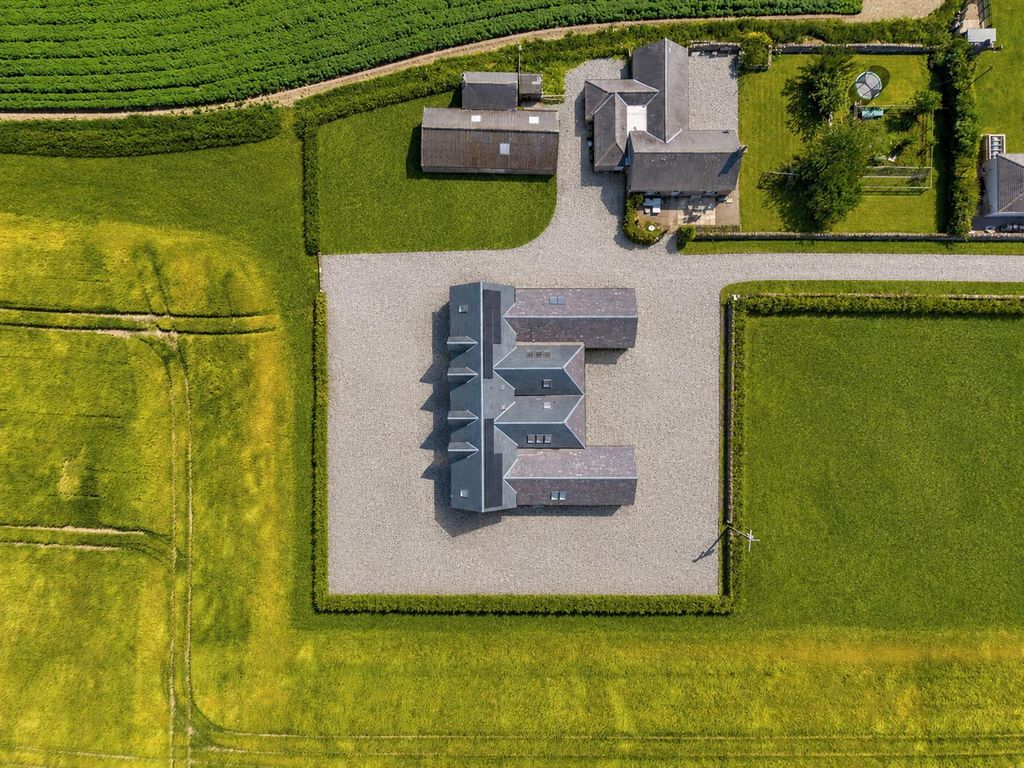 Property photo 2 of 21 Gardyne View-10.Jpg