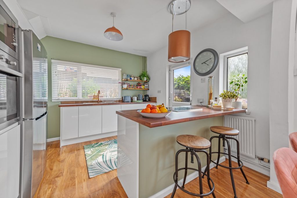 Property photo 2 of 25 4487503