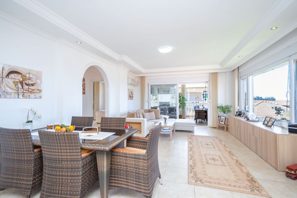 Property photo 3 of 25 Elaborate Investment Property For Sale In Alanya Â€“ Open-Plan Living Room