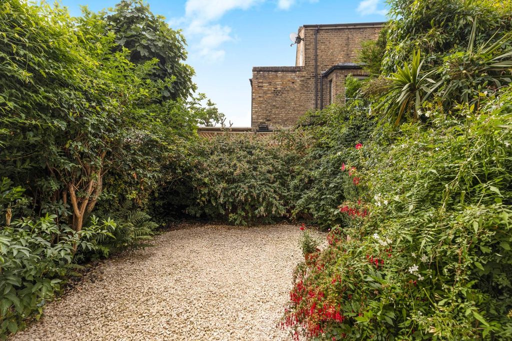 Property photo 2 of 30