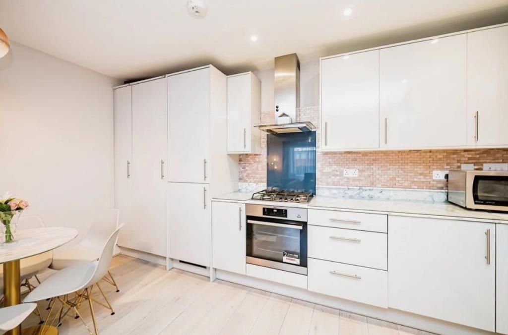 Property photo 3 of 13 Kitchen