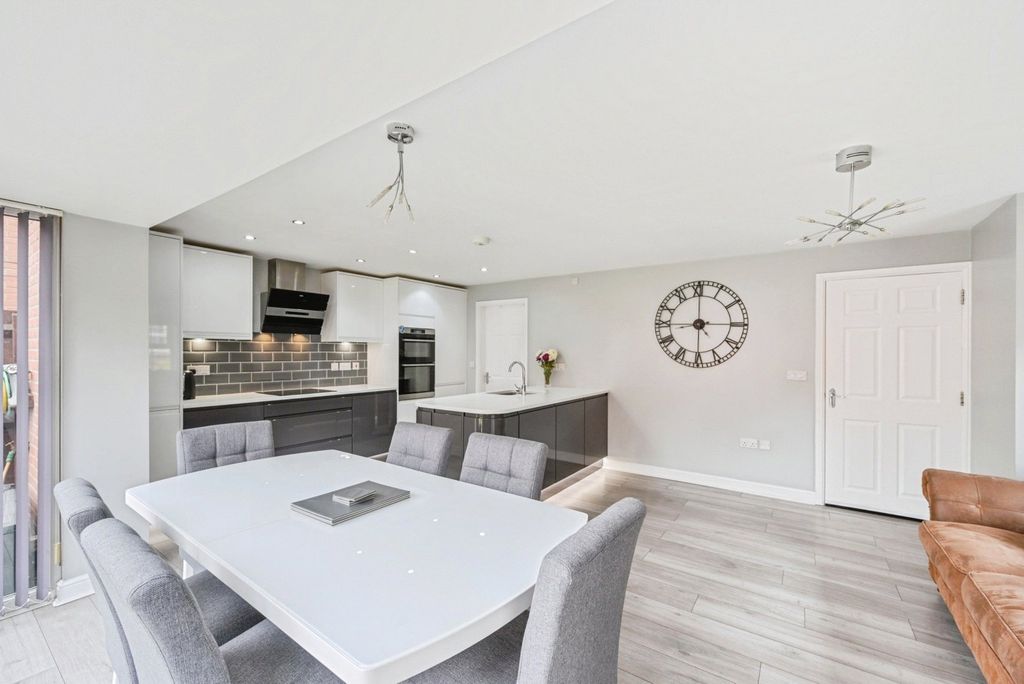 Property photo 3 of 18 Kitchen/Diner