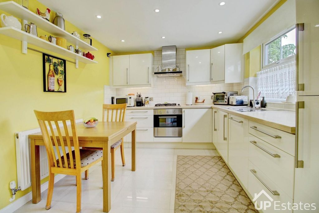 Property photo 3 of 32