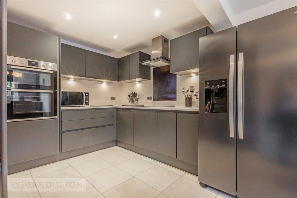 Property photo 2 of 25 Kitchen