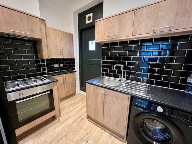 Property photo 3 of 6 Kitchen