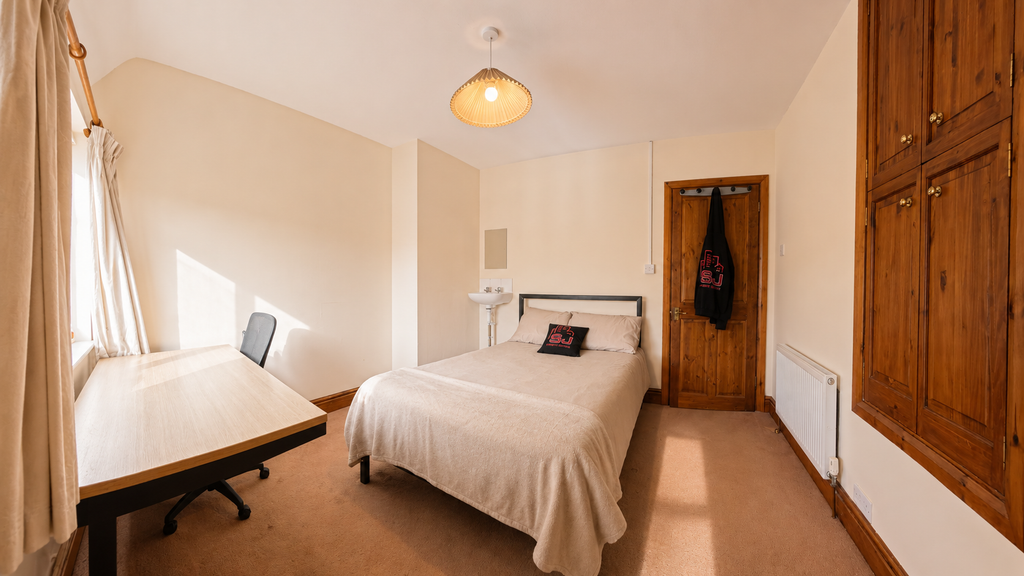 Property photo 1 of 11 Bed 1
