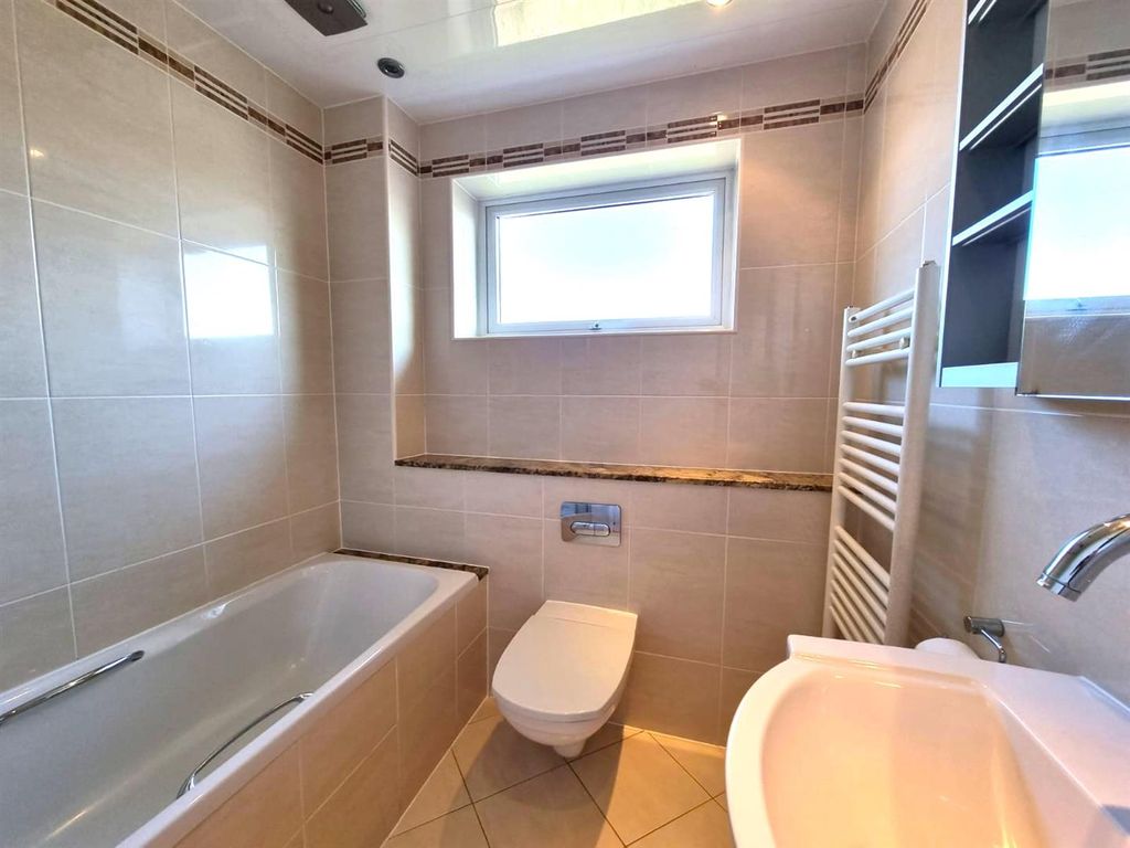 Property photo 2 of 6 Bathroom