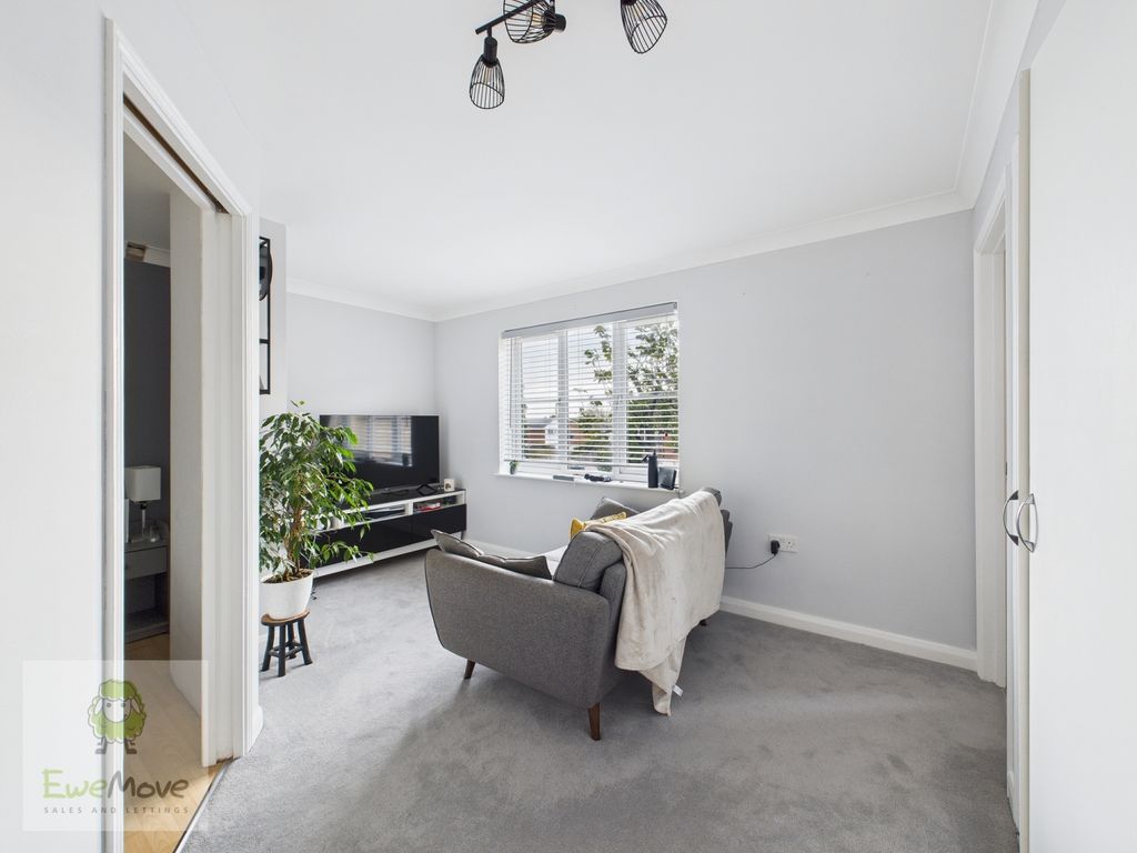 Property photo 1 of 8 Living Room