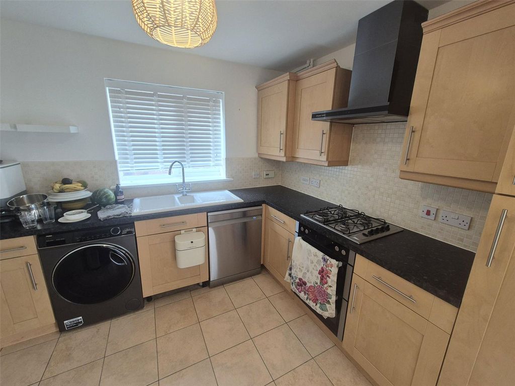 Property photo 2 of 17 Picture No. 11