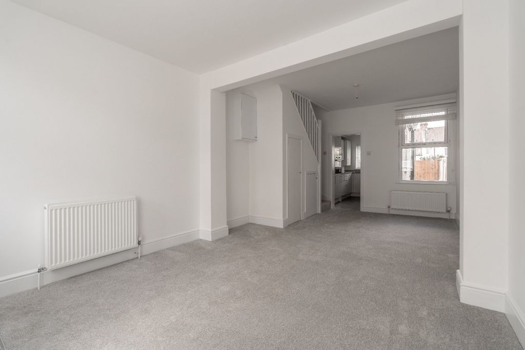 Property photo 2 of 16 5168632