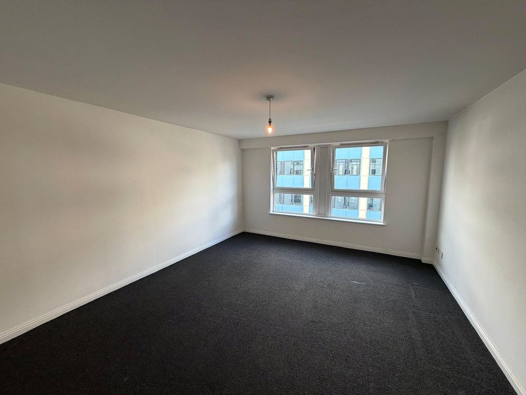 Property photo 3 of 8 Lounge