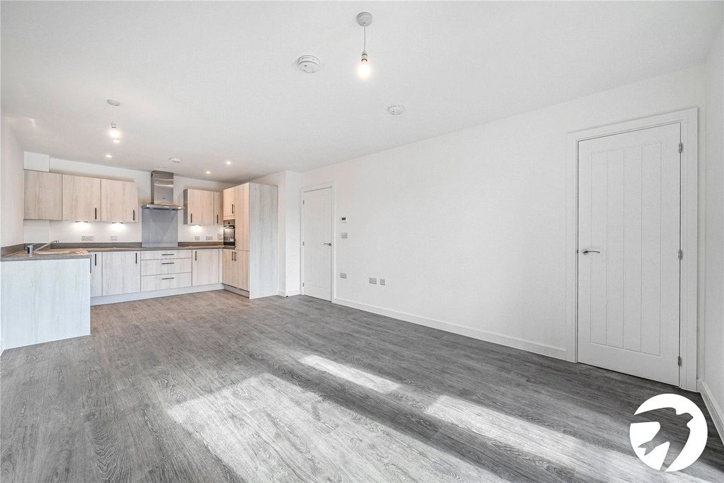 Property photo 3 of 14 Kitchen Lounge