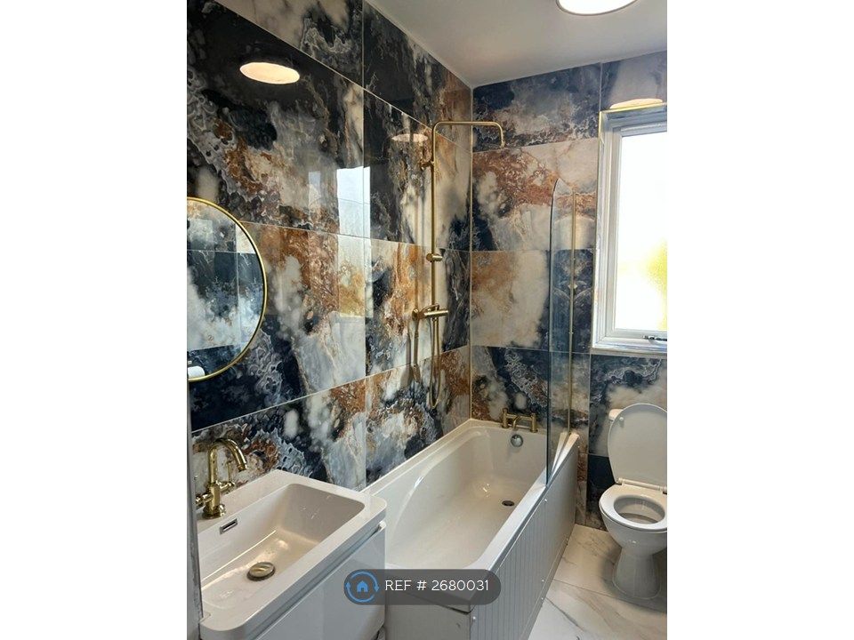 Property photo 2 of 12 Bathroom