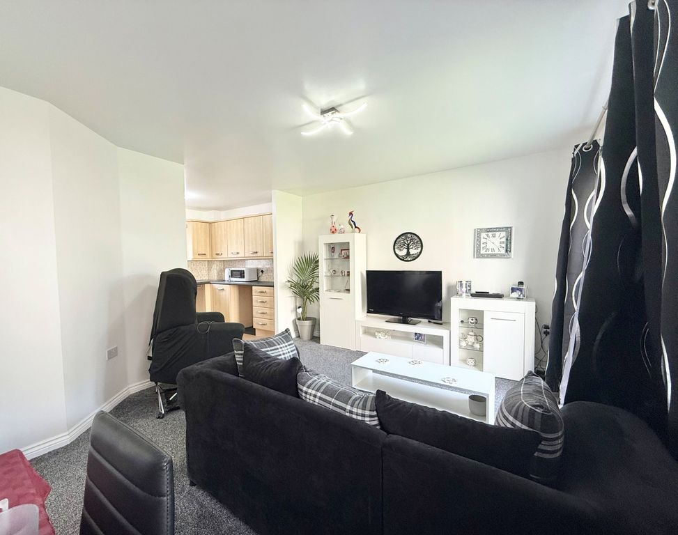 Property photo 2 of 8