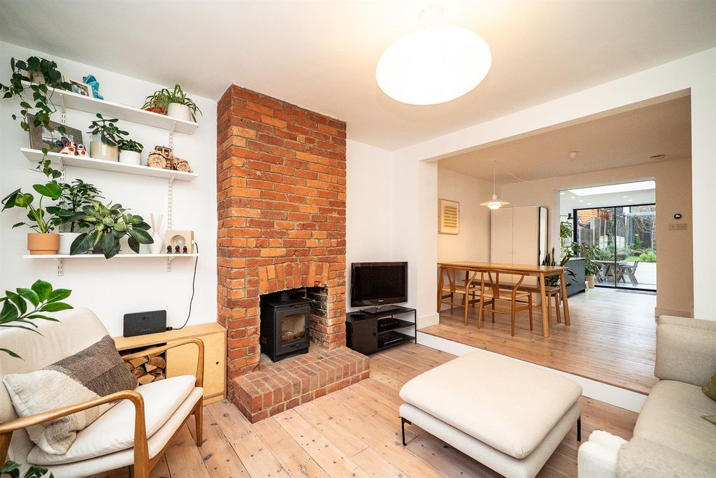 Property photo 2 of 18 Lounge