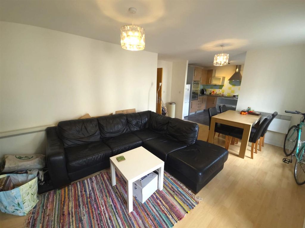 Property photo 2 of 11 Lounge .Jpg