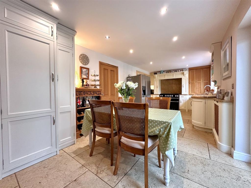 Property photo 2 of 32 Open-Plan Dining Kitchen 244