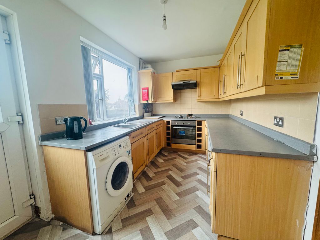 Property photo 3 of 7 Kitchen