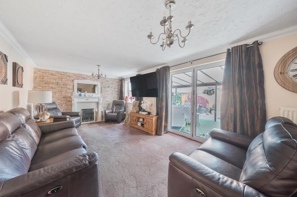 Property photo 2 of 20 Living Room