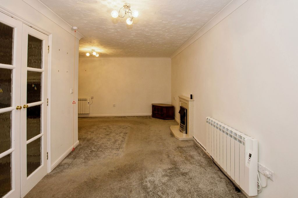 Property photo 2 of 11 Living Room