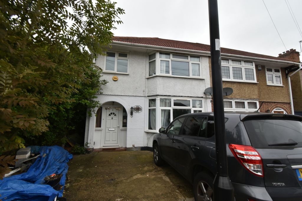Property photo 1 of 8 3-Bed Family Home, Churchill Avenue, Uxbridge, Ub10 Â€” Â£2,400 Pcm