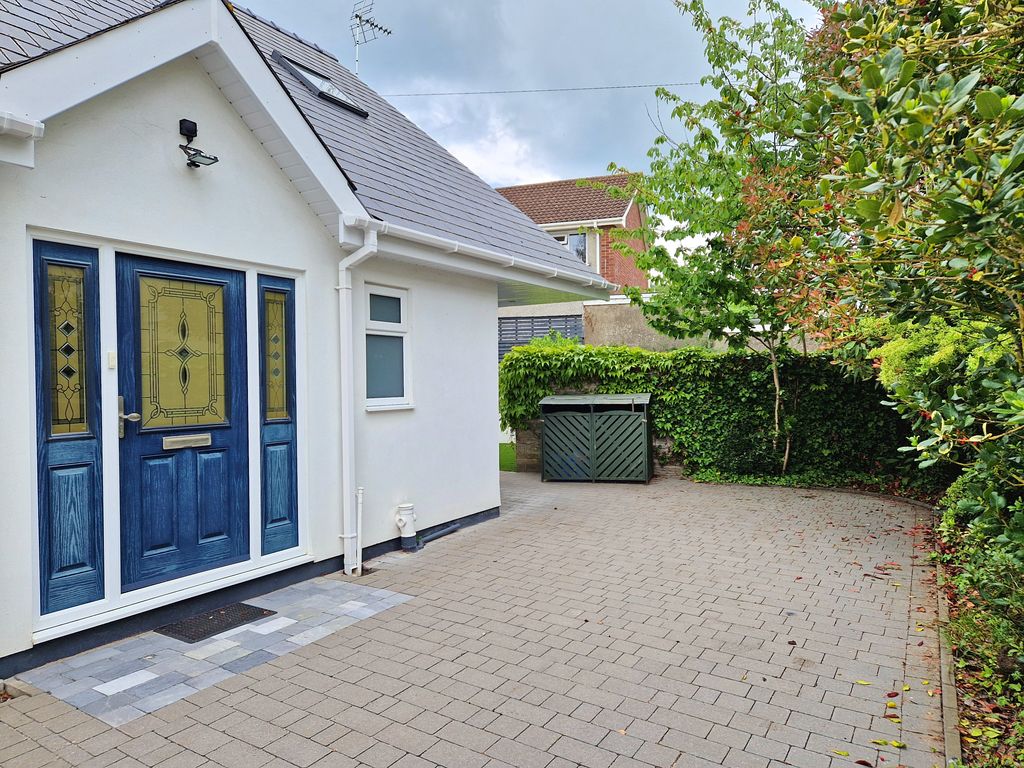 Property photo 3 of 33