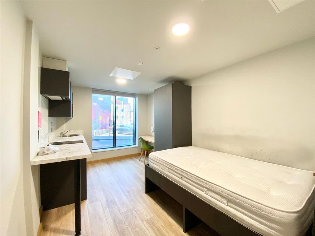 Property photo 2 of 10 Studio
