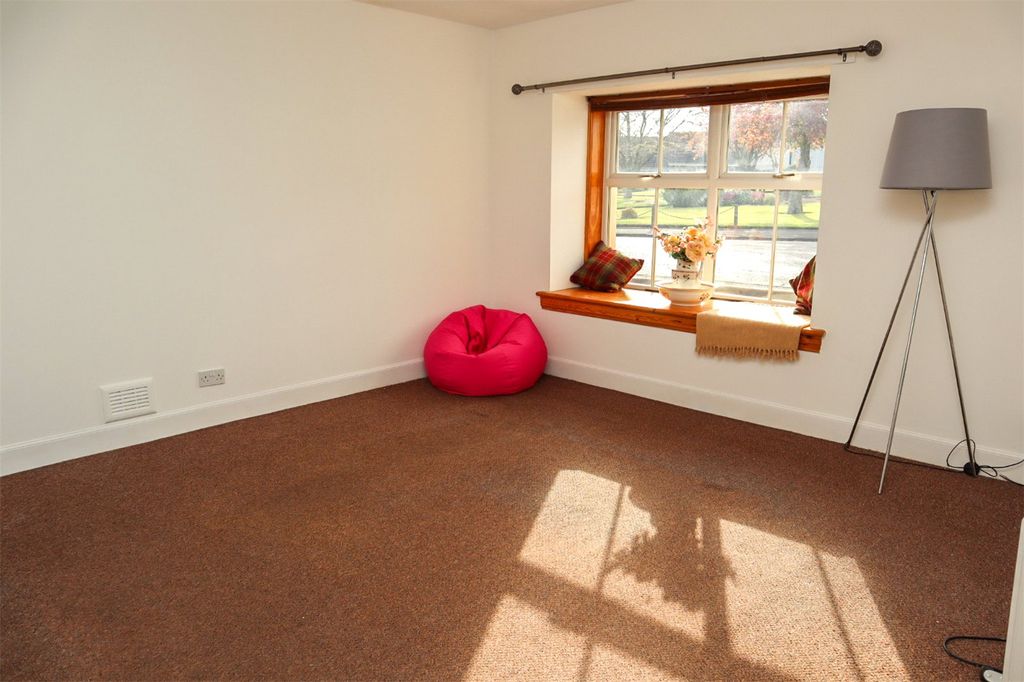 Property photo 2 of 12 Lounge