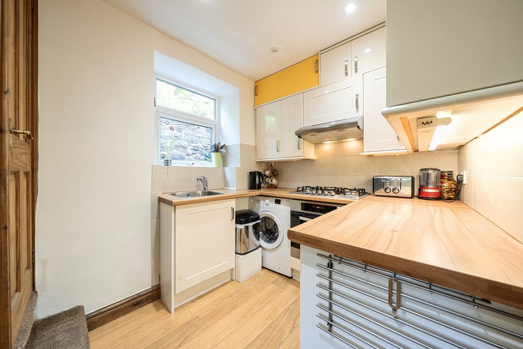Property photo 3 of 15 Kitchen 1