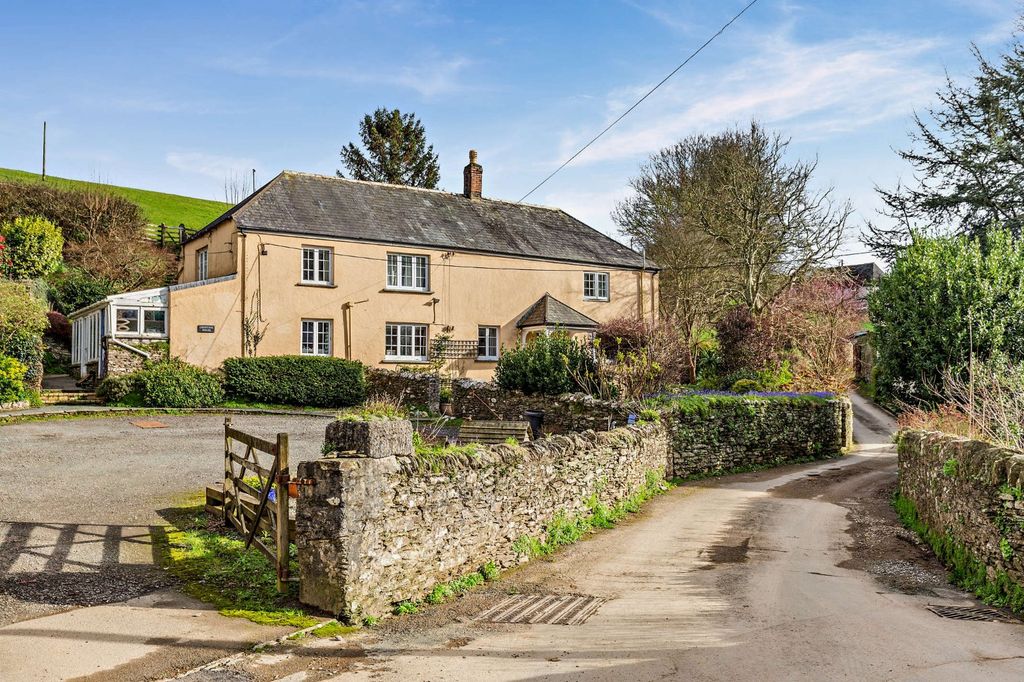 Property photo 1 of 17 Ledstone House