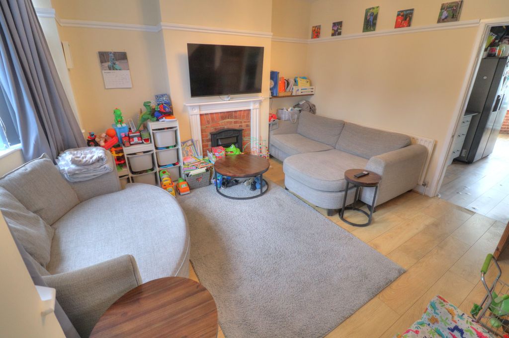 Property photo 2 of 17 Lounge