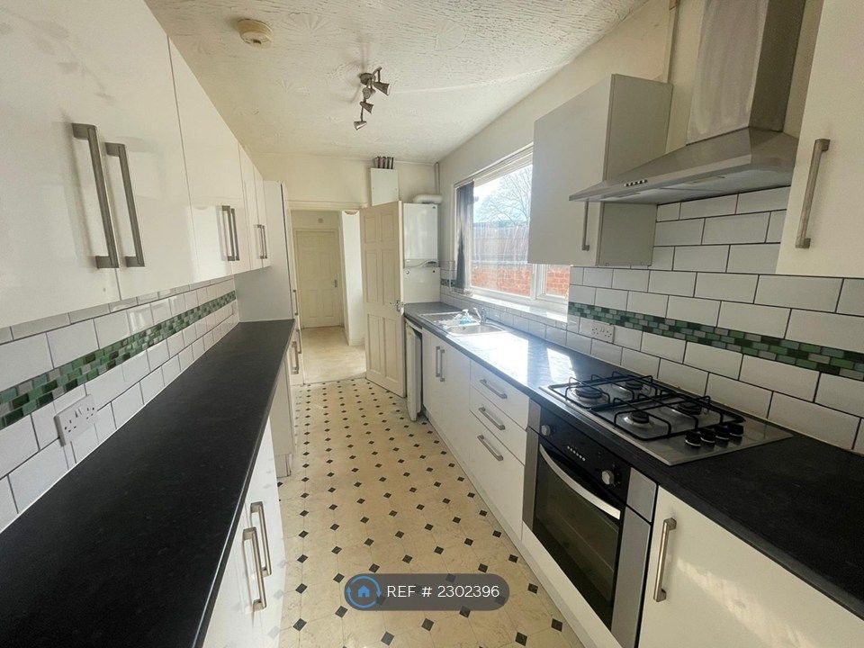 Property photo 2 of 12 Kitchen