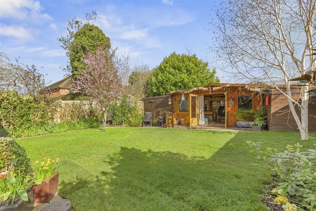 Property photo 2 of 17 5 Copners Drive, Hp15 6Sg.-6.Jpg