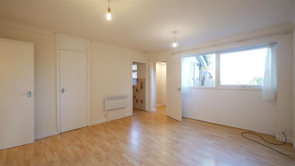 Property photo 2 of 7 Lounge