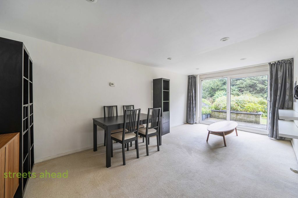 Property photo 1 of 17 d630Aa41-Bac4-453...