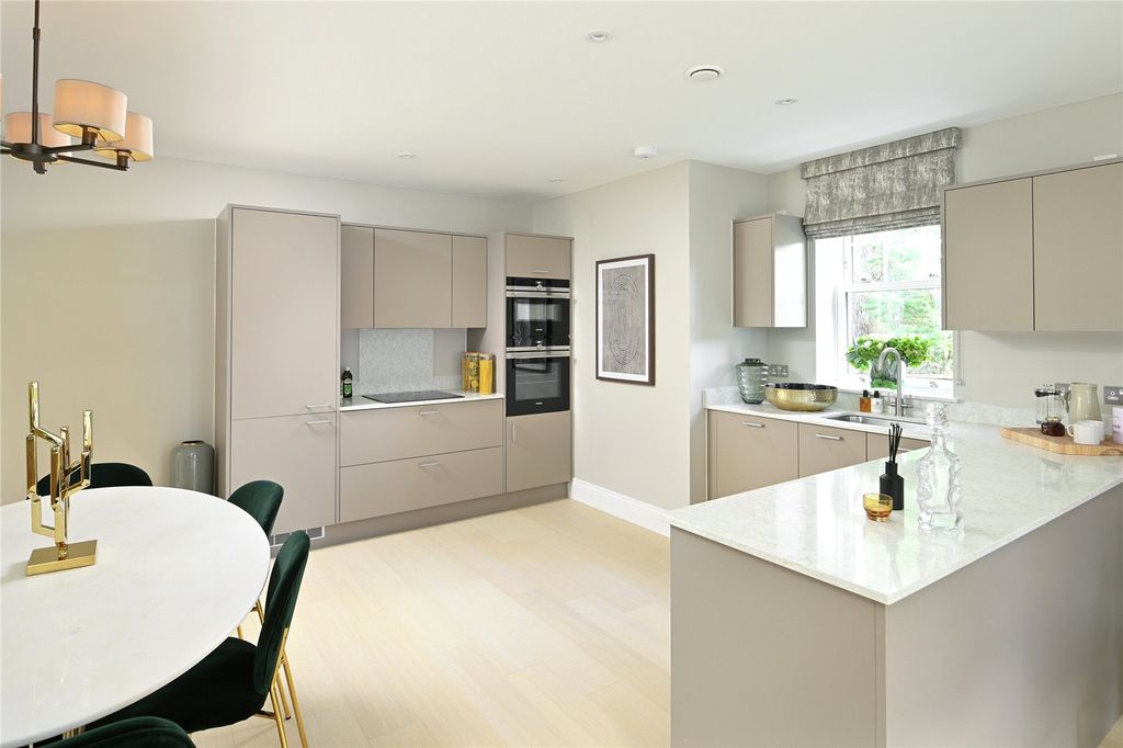 Property photo 3 of 8 Ope Pplan Kitchen