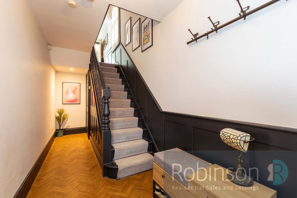 Property photo 3 of 19 9 Alexandra Road-6