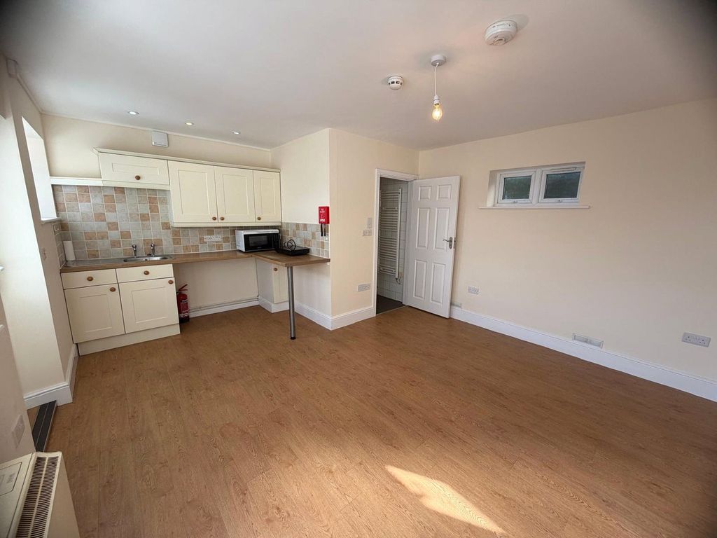 Property photo 3 of 5 Picture No. 01