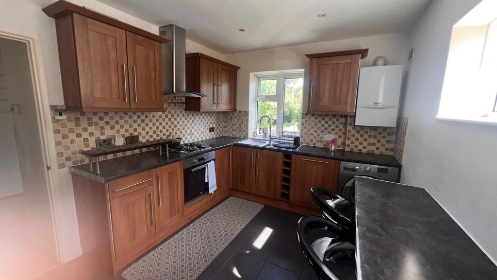 Property photo 1 of 7 Two Bedroom First Floor Maisonette