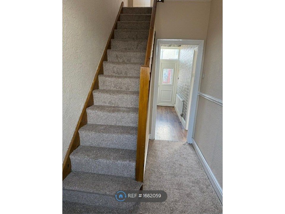 Property photo 2 of 13 Entrance Hall