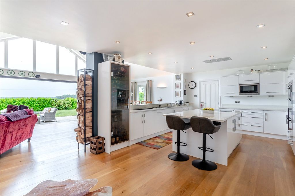 Property photo 2 of 17 Open Plan