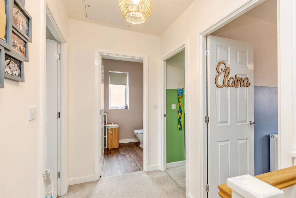 Property photo 2 of 19 Hallway