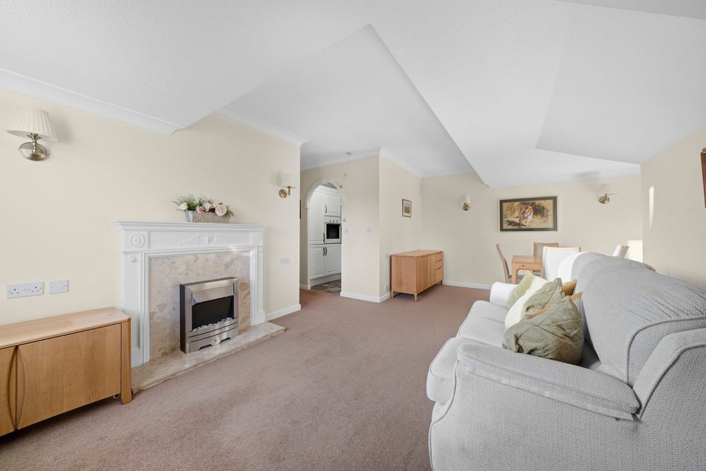 Property photo 2 of 18 Living Room